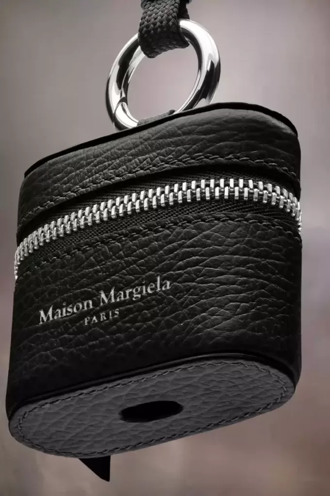 AirPod-Hülle mit Maison Margiela-Logo AirPod-Hülle mit Maison Margiela-Logo