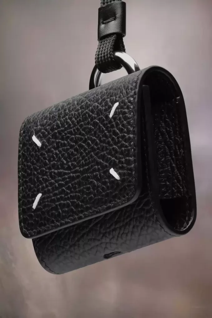 AirPod-Hülle mit vier Stichen AirPod-Hülle mit vier Stichen