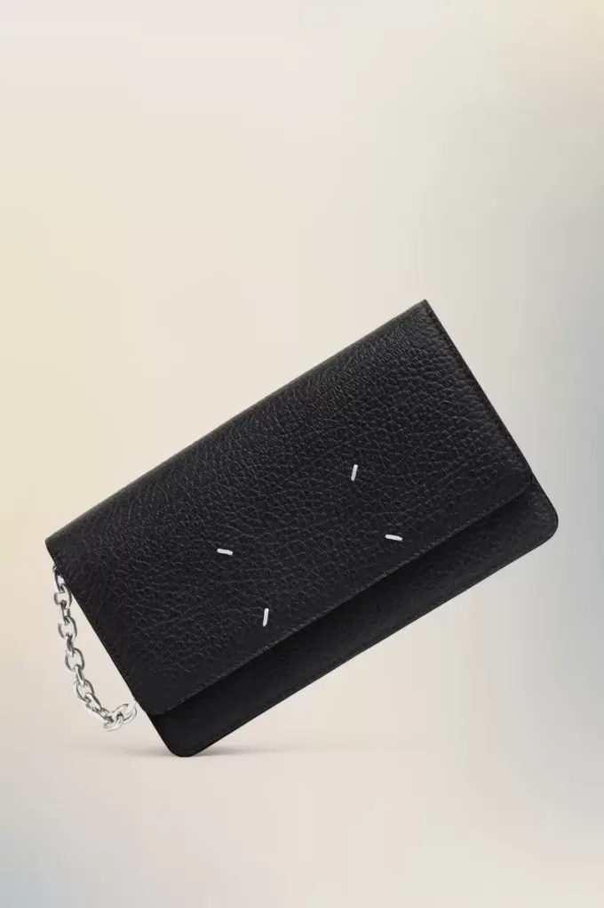 Geldbörse mit Kette und vier Stichen Geldbörse mit Kette und vier Stichen