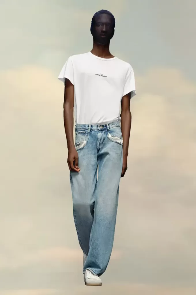 Gerade Jeans mit kontrastierenden Taschen Gerade Jeans mit kontrastierenden Taschen