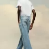 Gerade Jeans mit kontrastierenden Taschen Gerade Jeans mit kontrastierenden Taschen