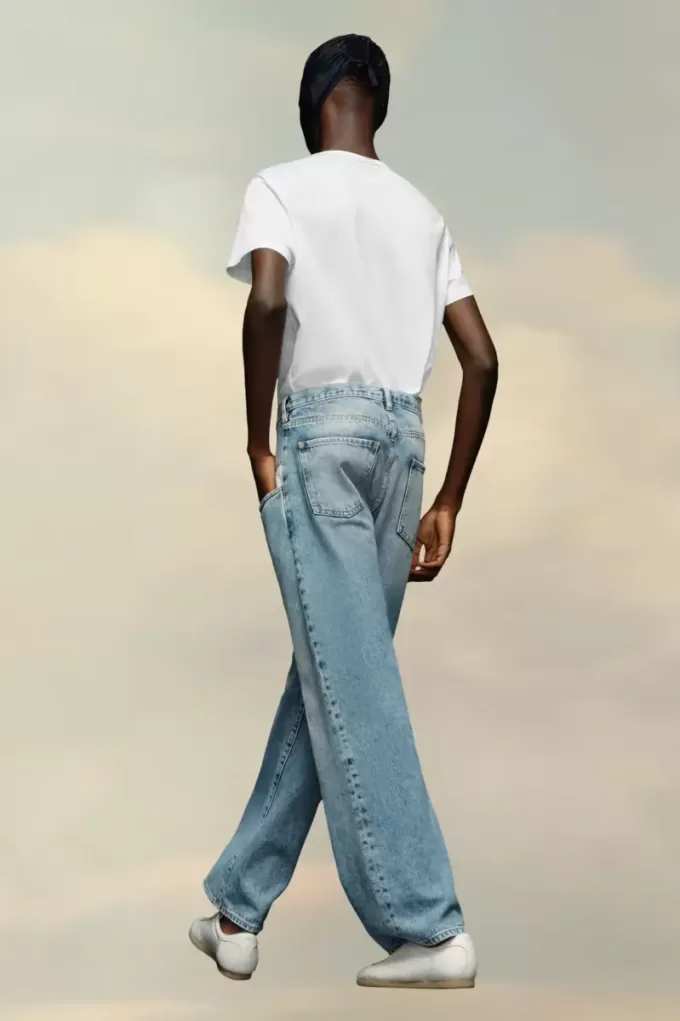 Gerade Jeans mit kontrastierenden Taschen Gerade Jeans mit kontrastierenden Taschen