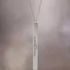 Halskette mit Logo-Anhänger