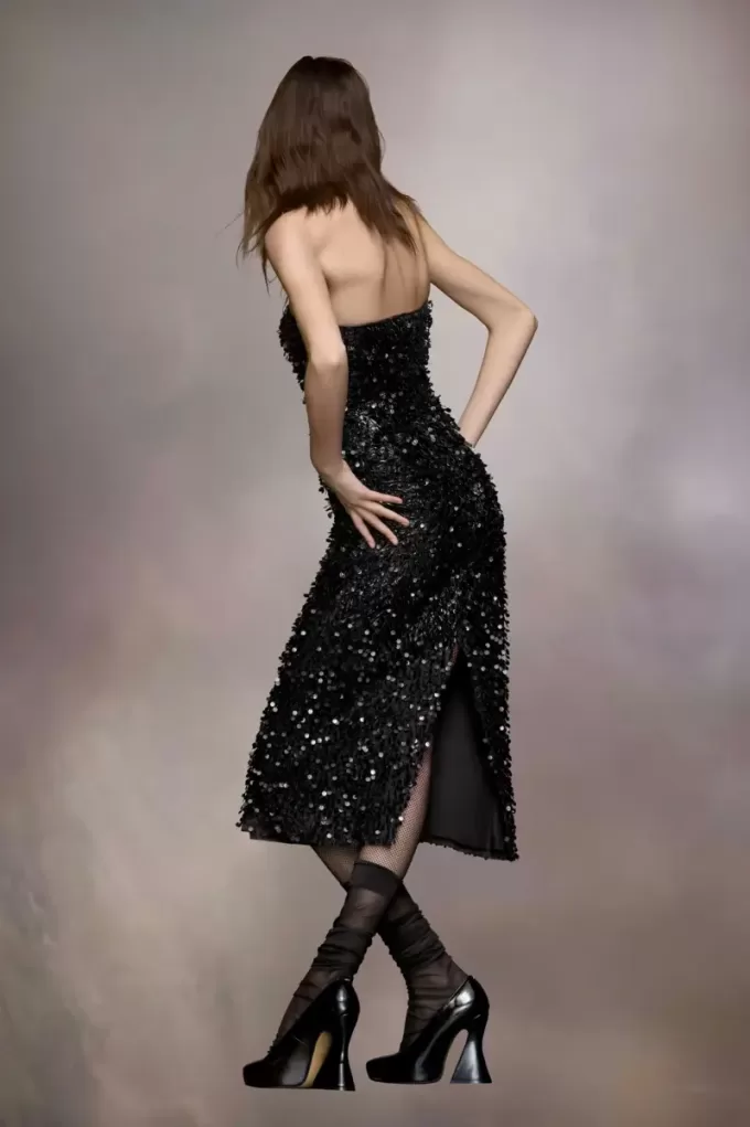 Handbesticktes Paillettenkleid Handbesticktes Paillettenkleid