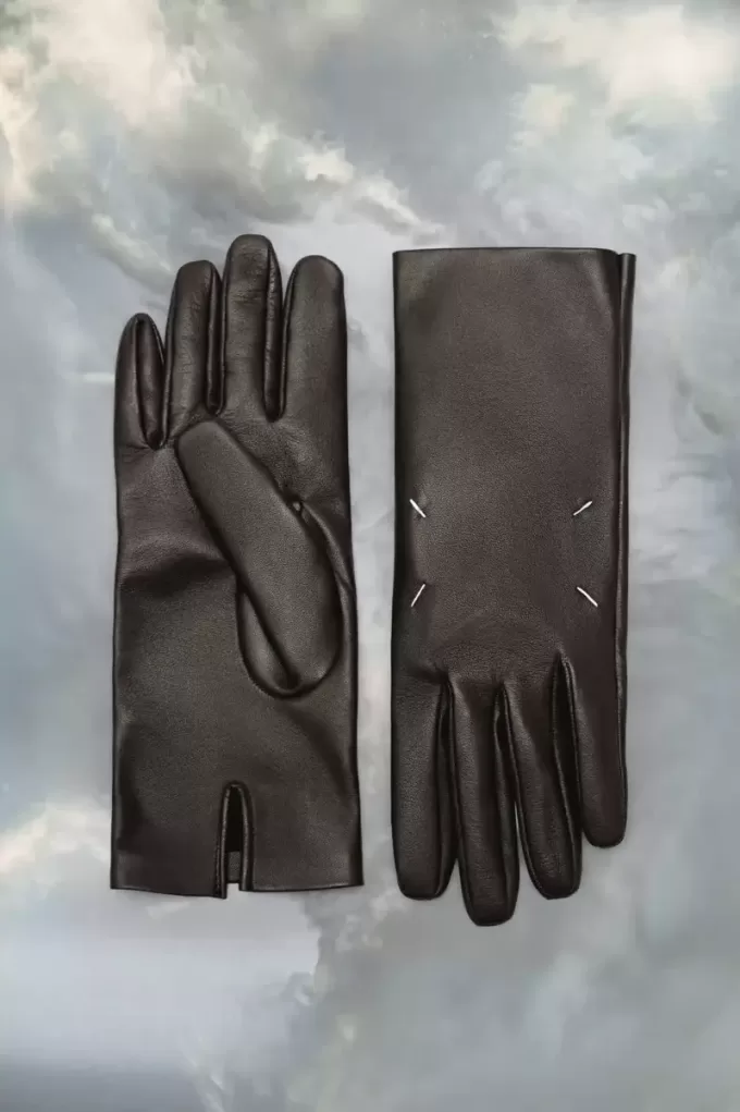 Handschuhe mit vier Stichen Handschuhe mit vier Stichen