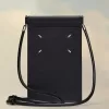 Handyhalter mit vier Stichen Handyhalter mit vier Stichen