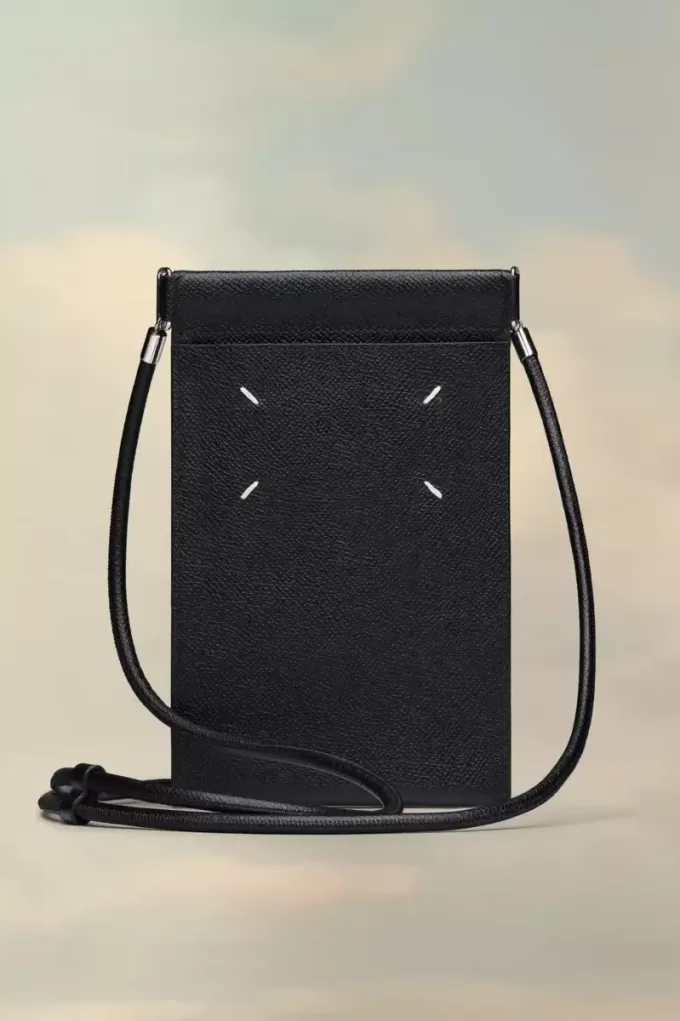 Handyhalter mit vier Stichen Handyhalter mit vier Stichen