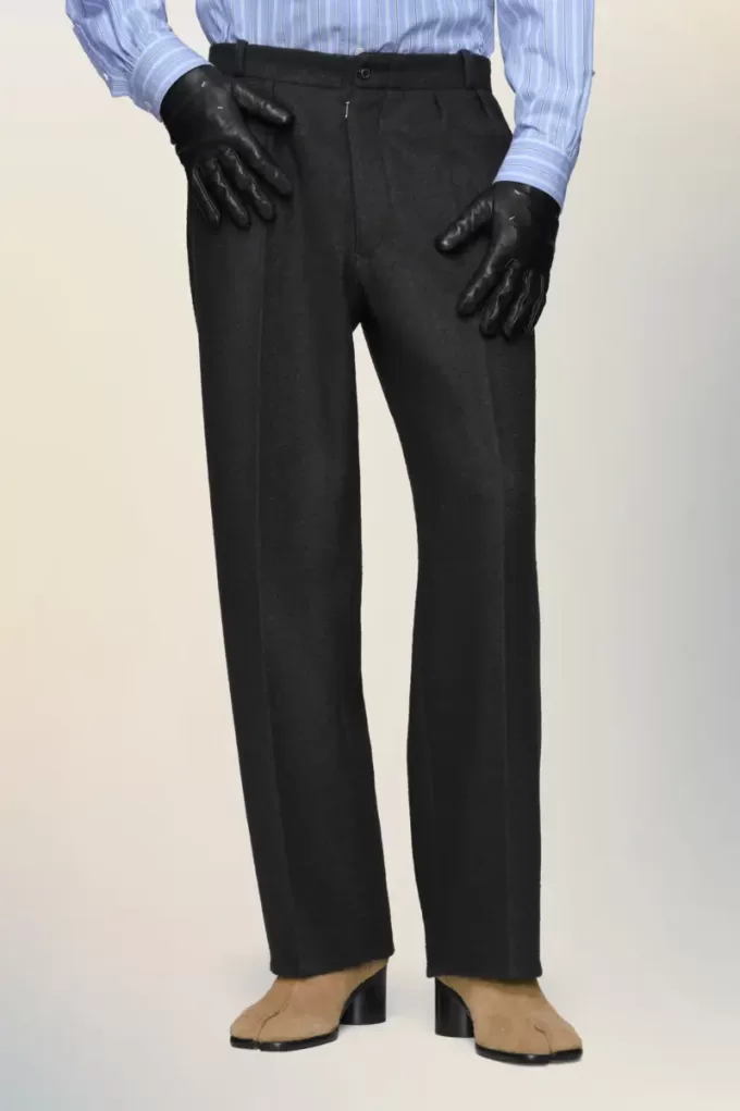 Hose mit geradem Bein aus gefilzter Wolle Hose mit geradem Bein aus gefilzter Wolle