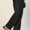 Hose mit geradem Bein aus gefilzter Wolle Hose mit geradem Bein aus gefilzter Wolle
