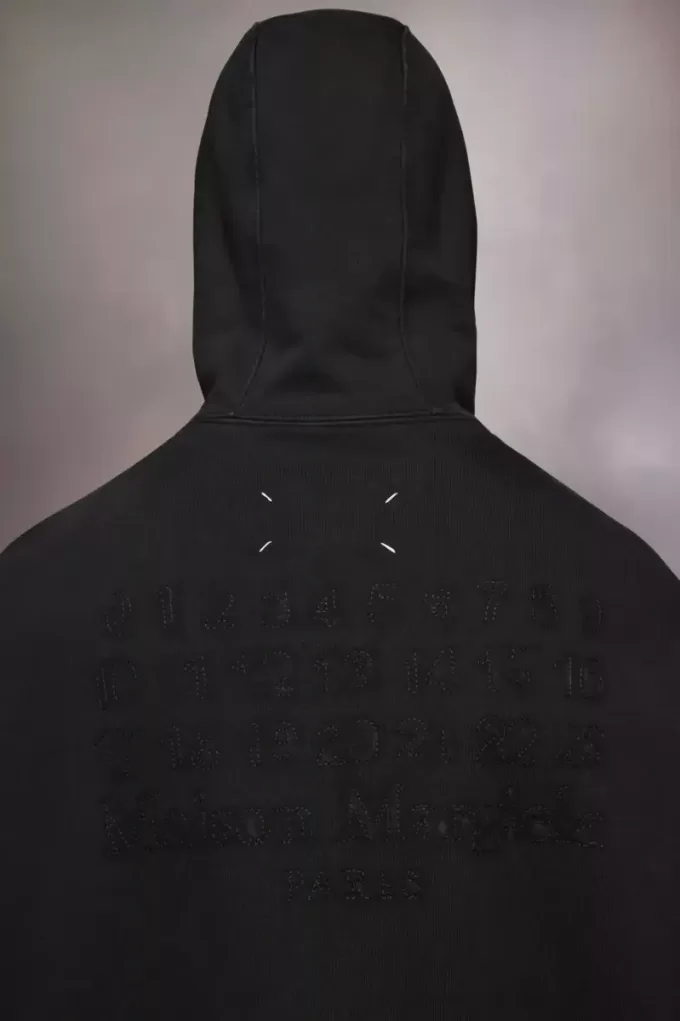 Kapuzenpullover mit gesticktem Logo Kapuzenpullover mit gesticktem Logo