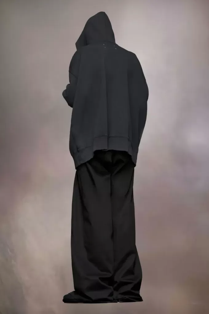 Kapuzensweatshirt mit umgekehrtem Logo Kapuzensweatshirt mit umgekehrtem Logo
