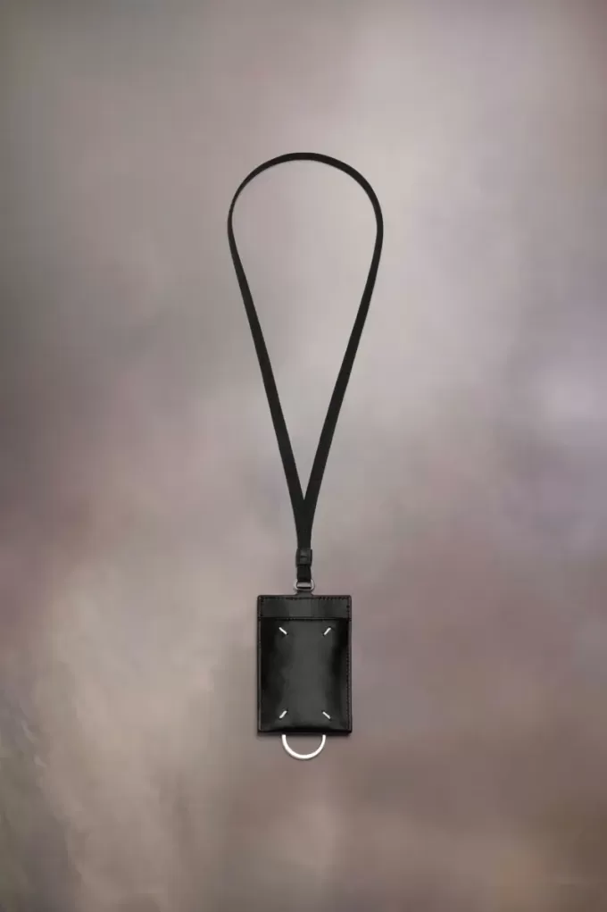Kartenetui aus Spitze mit Logo Kartenetui aus Spitze mit Logo