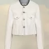 Kurze, kragenlose Jeansjacke Kurze, kragenlose Jeansjacke
