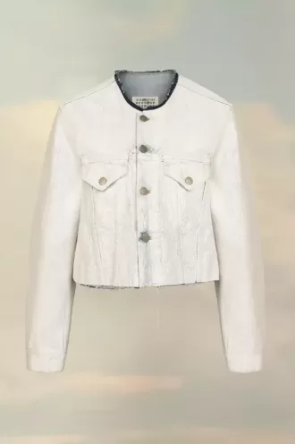 Kurze, kragenlose Jeansjacke