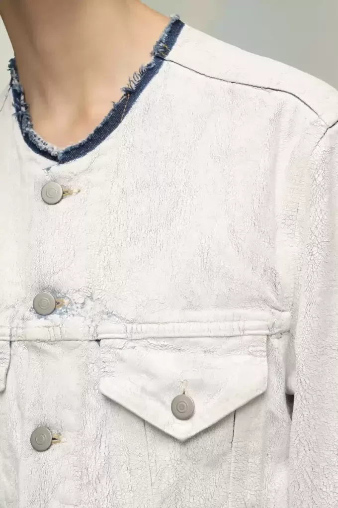 Kurze, kragenlose Jeansjacke Kurze, kragenlose Jeansjacke