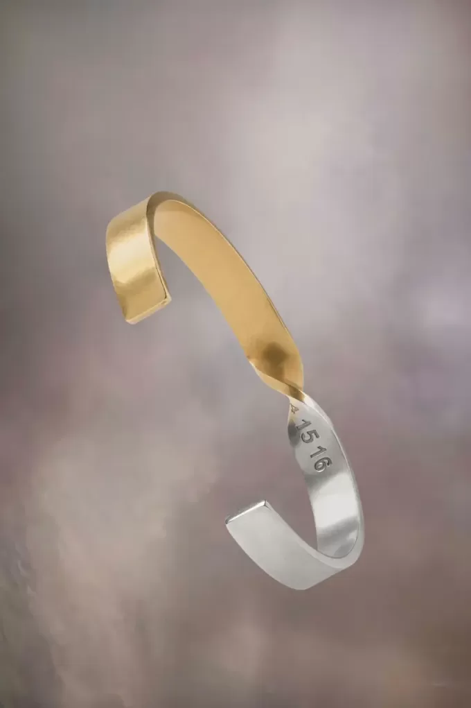 Maison Margiela Manschette mit verdrehter Nummer Maison Margiela Manschette mit verdrehter Nummer