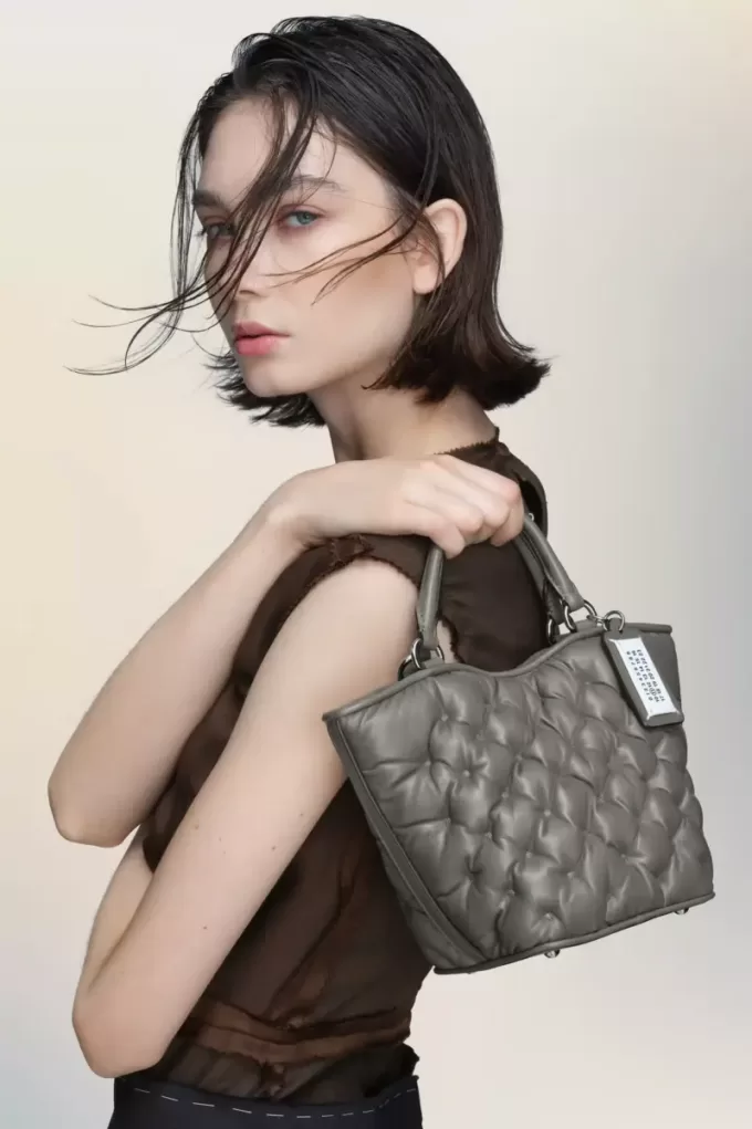 Mini-Tragetasche mit Glam-Slam-Stickerei Mini-Tragetasche mit Glam-Slam-Stickerei