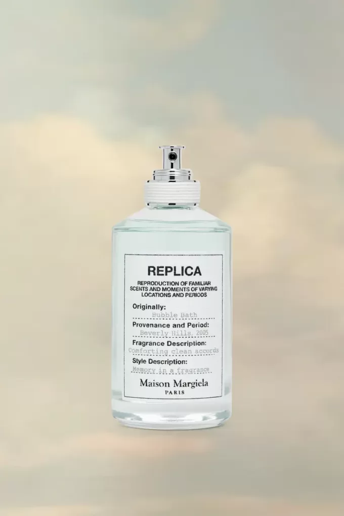 Nachbildung des Eau de Toilette „Bubble Bath“. Nachbildung des Eau de Toilette „Bubble Bath“.