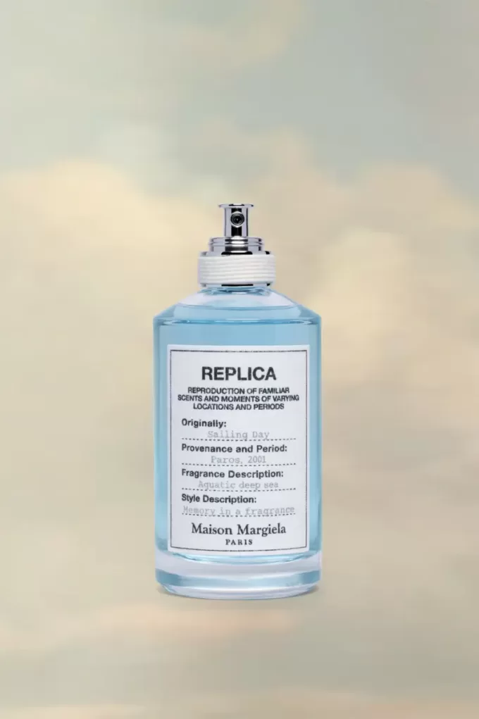 Nachbildung des Eau de Toilette „Sailing Day“. Nachbildung des Eau de Toilette „Sailing Day“.