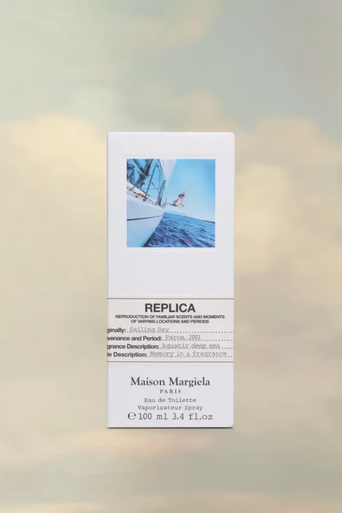 Nachbildung des Eau de Toilette „Sailing Day“. Nachbildung des Eau de Toilette „Sailing Day“.
