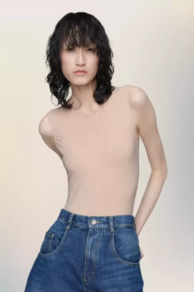Ärmelloser Body aus technischem Jersey Ärmelloser Body aus technischem Jersey