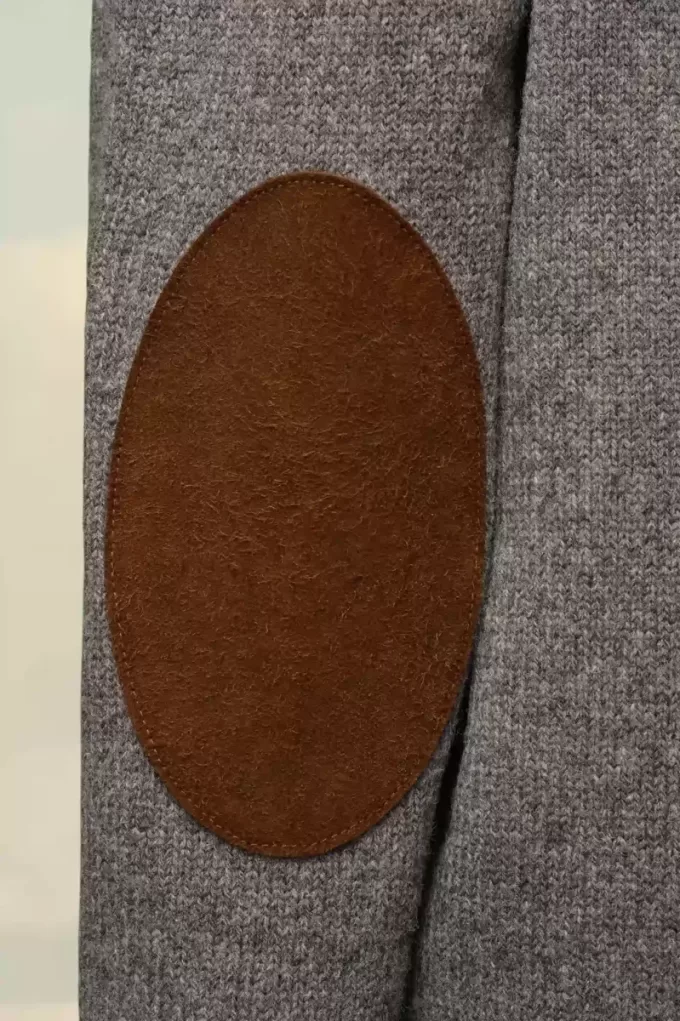Strickjacke mit Ellenbogenpatches Strickjacke mit Ellenbogenpatches