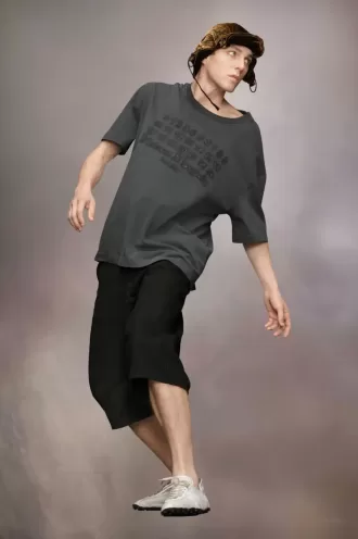 T-Shirt mit gesticktem Logo T-Shirt mit gesticktem Logo