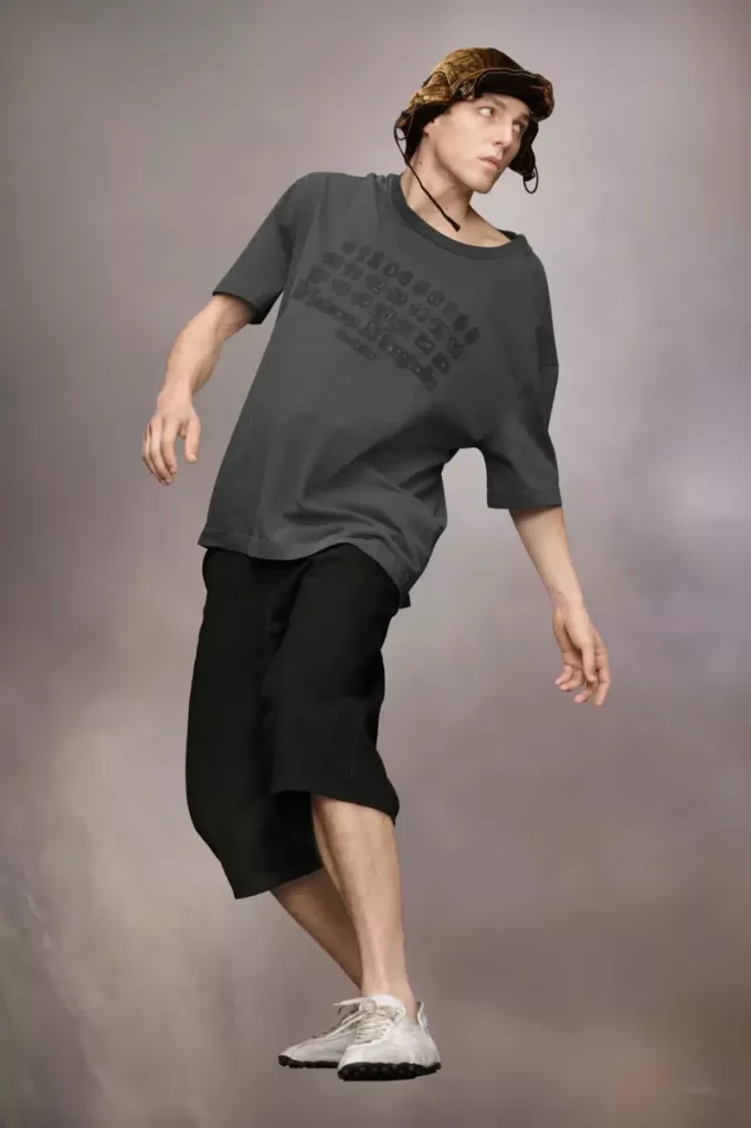 T-Shirt mit gesticktem Logo T-Shirt mit gesticktem Logo