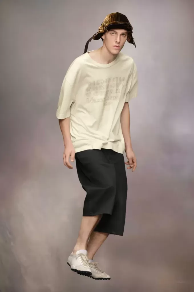 T-Shirt mit gesticktem Logo T-Shirt mit gesticktem Logo