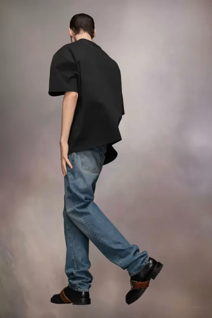 T-Shirt mit gesticktem Logo T-Shirt mit gesticktem Logo