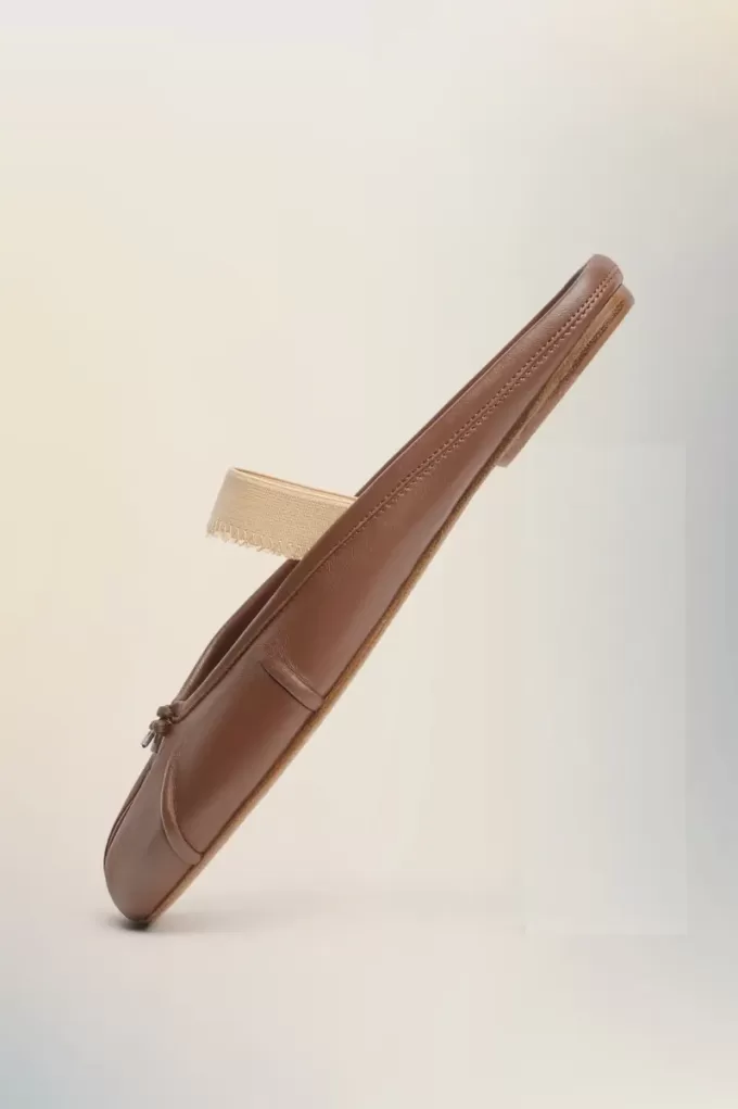 Tabi-Pantolette mit elastischem Band