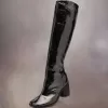 Tabi-Stiefel mit zerbrochenem Spiegel