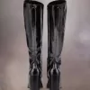 Tabi-Stiefel mit zerbrochenem Spiegel