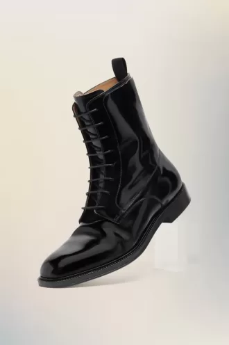 Zu Tode geliebte Schnürstiefel