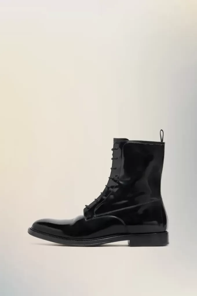 Zu Tode geliebte Schnürstiefel Zu Tode geliebte Schnürstiefel